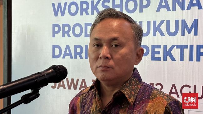 Wakil Menteri HAM Mugiyanto terdampar di Doha akibat konflik Israel-AS dengan Iran. Dia berharap situasi segera kondusif bagi WNI yang terjebak.