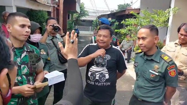 Komnas HAM meminta Pangkostrad menunda pengosongan rumah warga RW 007 di Kebayoran Lama, Jakarta, untuk menjaga kondusifitas dan HAM.