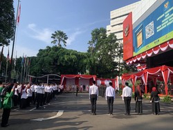 12 ASN Terima Satyalancana Karya Satya di HUT MK Ke-22