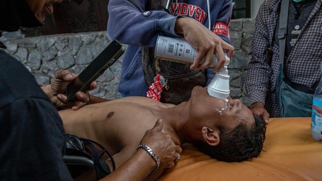 Demo Tuntut Bupati Pati Sudewo Lengser, 64 Orang Luka Dinas Kesehatan Kabupaten Pati, Jawa Tengah, mencatat ada 64 korban luka selama aksi unjuk rasa di depan Kantor Bupati Pati Sudewo pada Rabu (13/8).