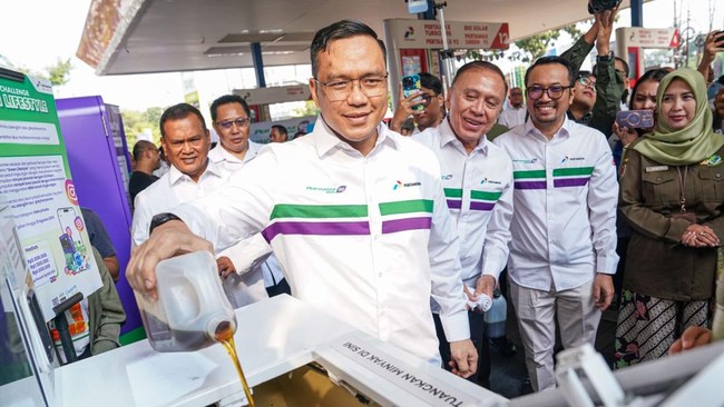 Pertamina Patra Niaga kembangkan Sustainable Aviation Fuel (SAF) dari minyak jelantah, dorong partisipasi masyarakat dan peluang ekonomi baru.