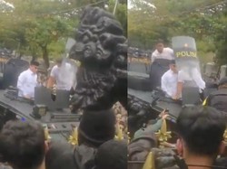 Temui Pendemo, Bupati Pati Sudewo Dilempari Botol hingga Sandal