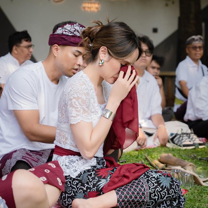 <p>Dalam <em>postingan</em> itu, Cinta juga menuliskan doa dan harapan terhadap perusahaannya yang satu ini. &ldquo;Semoga berkatmu tak terbatas,&rdquo; tulis Cinta, dikutip dari laman Instagram <em>@claurakiehl,</em> Rabu (13/8/2025). (Foto: Instagram@claurakiehl)</p>
