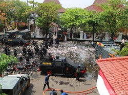 Demo Bupati Pati Ricuh, Polisi Tembaki Massa Gas Air Mata