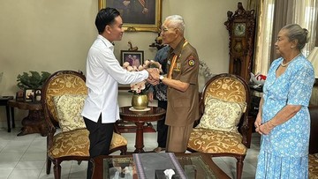 Gibran Temui Try Sutrisno, Antar Langsung Undangan HUT RI