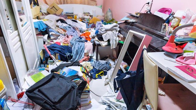 Ibu dan Anak Ini Tinggal di Rumah Penuh Sampah Bertahun-tahun Meski Dapat Uang Sewa Rp43,8 Juta per Bulan