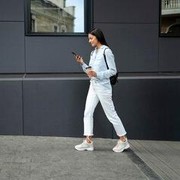 7 Ciri Kepribadian Orang yang Suka Berjalan Cepat Menurut Ilmu Psikologi, Kamu Termasuk?