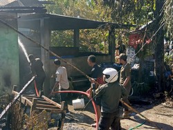 Rumah Dua Lantai di Labuan Bajo Hangus Terbakar