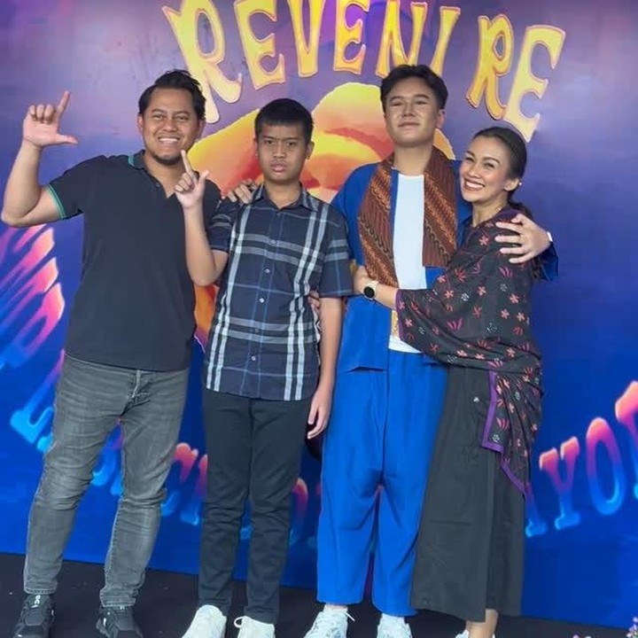 <p>Melanie sangat dekat dengan putra sambungnya. Hal ini bisa dilihat dari kekompakan Melanie bersama Akira di berbagai kesempatan. Tak hanya itu, Akira juga dekat dengan anak kandung Melanie dari pernikahan sebelumnya, yakni Sheemar. (Foto: Instagram @aldicosapardan/ @melanieputria)</p>