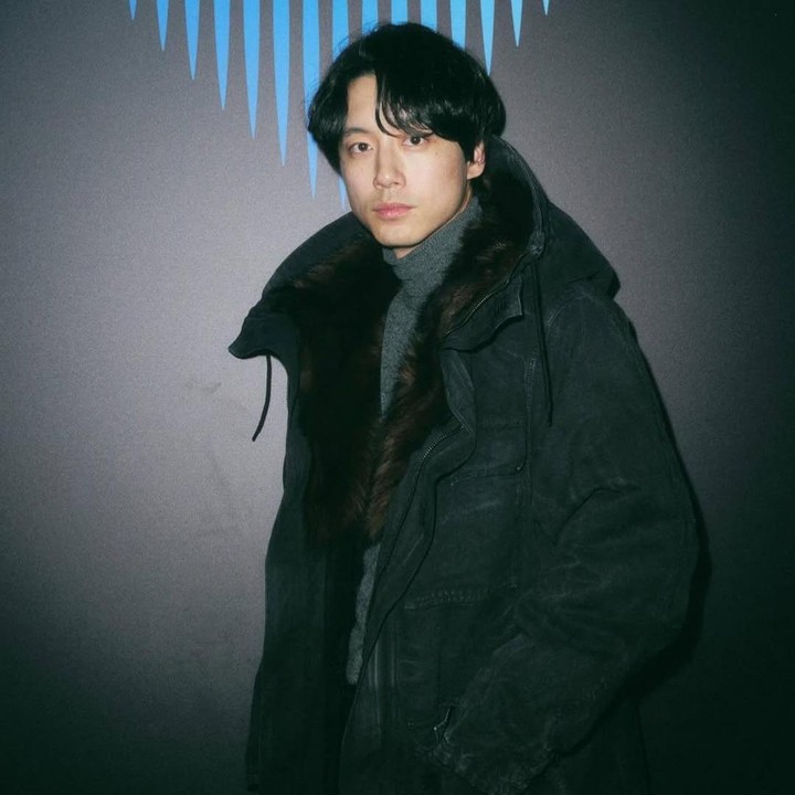 <p>Bunda yang sering menonton drama dan film Jepang mungkin tidak asing lagi dengan aktor tampan yang satu ini, bukan? Kentaro Sakaguchi belakangan ini tengah menjadi perbincangan hangat publik setelah terungkap menjadi lawan main Lisa BLACKPINK. (Foto: Instagram@sakaguchikentaro)</p>