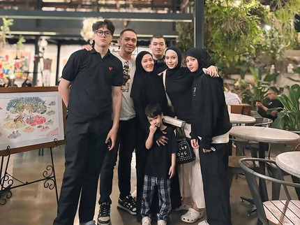 Potret Lyra Virna dan Fadlan Muhammad Lepas Anak Kembar untuk Kuliah ke Luar Kota