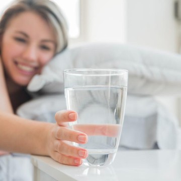 Ini Manfaat Segelas Air Putih Setelah Bangun Tidur