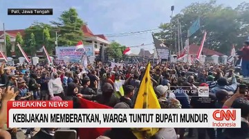 VIDEO: Massa Demo Kepung Kantor Bupati Pati
