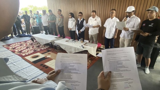 Eks Menteri Kelautan dan Perikanan Susi Pudjiastuti meminta pencabutan izin keramba jaring apung (KJA) di Pantai Timur, Pangandaran, Jawa Barat.