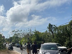 Mobil Bule Rusia Tabrakan dengan Motor di Uluwatu, Satu Orang Terluka