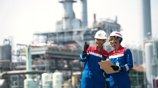 Pertamina Optimalkan Edukasi & Transparansi Energi Lewat Media Digital Pertamina memanfaatkan secara optimal media digital untuk melakukan edukasi dan transparansi energi kepada publik.