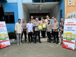 Polri Gelar Pangan Murah di Rusun Jatinegara Kaum, 4 Ton Beras Ludes Diserbu