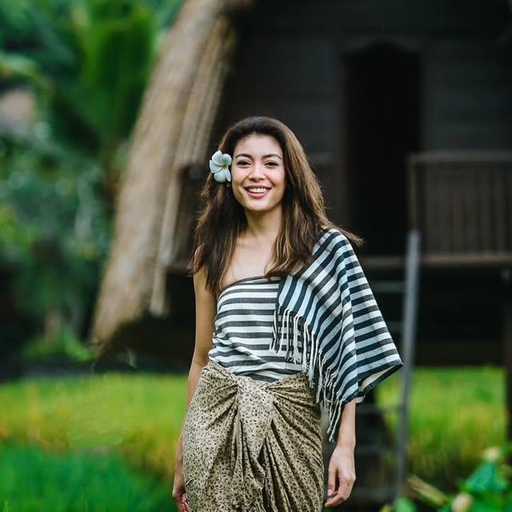 <p>Sigi Wimala dikenal sebagai salah satu sosok multitalenta di dunia hiburan Indonesia. Belum lama ini, Sigi membagikan momen spesial saat menggelar upacara adat Bali sebelum menempati rumah barunya, Bunda. (Foto: Instagram @sigiwimala)</p>