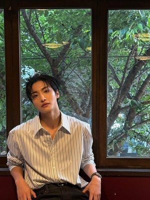 6 Potret Seonghwa ATEEZ yang Pancarkan Aura 'Boyfriend Material', Mana Favoritmu?