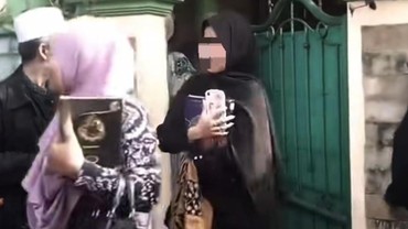 img-title Siapa Umi Cinta? Bikin Pengajian di Bekasi Janjikan Masuk Surga Jika Bayar Infak Rp1 Juta