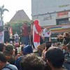 VIDEO: Massa Aksi Kepung Kantor Bupati Pati, Tuntut Sudewo Mundur