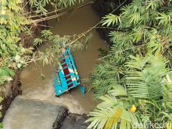 Viral Truk Terjun ke Sungai 30 Meter di Joho Banjarnegara, Sopir Meninggal