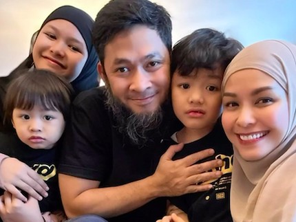 16 Th Menikah, Intip Kebersamaan Uki Eks Noah Bersama Metha Yunatria dan Ketiga Anak