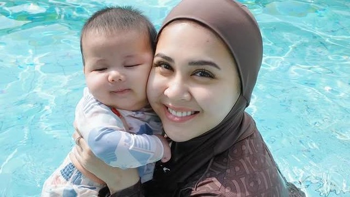 Hashamatli porno sahnalar Xabarovskdagi fohishalar telefon raqamlari bilan