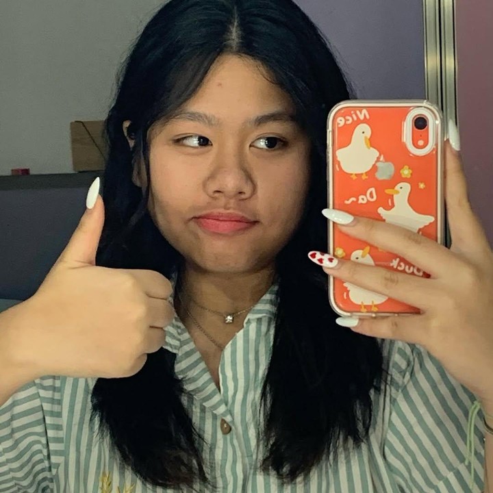<p>Amel yang cukup aktif bermain media sosial itu ternyata juga sering mendapat pujian netizen karena paras cantiknya. Hal tersebut diketahui langsung dari kolom komentar beberapa <em>postingan-</em>nya. &ldquo;Cantik manis anak gadis nya papa Dika ma mama Ussy,&rdquo; tulis akun <em>@eviha****.</em> &ldquo;Kakak amel anak baik, cantik,&rdquo; tulis akun <em>@aire_raf****.&nbsp;</em>(Foto: Instagram@ameengs)</p>
