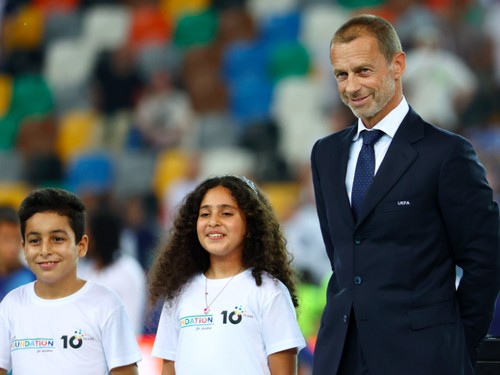 2 Anak Palestina Naik Podium Piala Super UEFA
