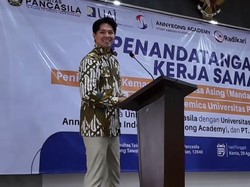 Steffi Zamora Tunangan, Ini 7 Potret Fero Walandouw Sibuk Dinas Usai Jadi Komisaris