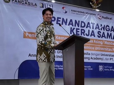 img-title Steffi Zamora Tunangan, Ini 7 Potret Fero Walandouw Sibuk Dinas Usai Jadi Komisaris