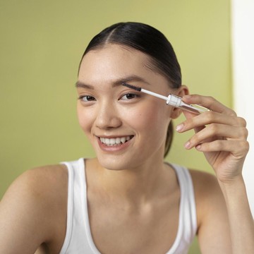 11 Rekomendasi Serum Bulu Mata Terbaik untuk Memanjangkan dan Melebatkan