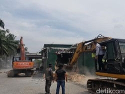 Diduga Jadi Sarang Narkoba, Markas GRIB Jaya Sumut Dirobohkan