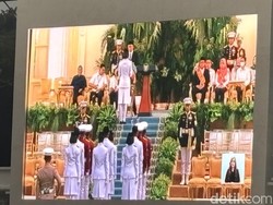 Formasi Baru Paskibraka HUT RI Saat Gladi Bersih Penurunan Bendera di Istana