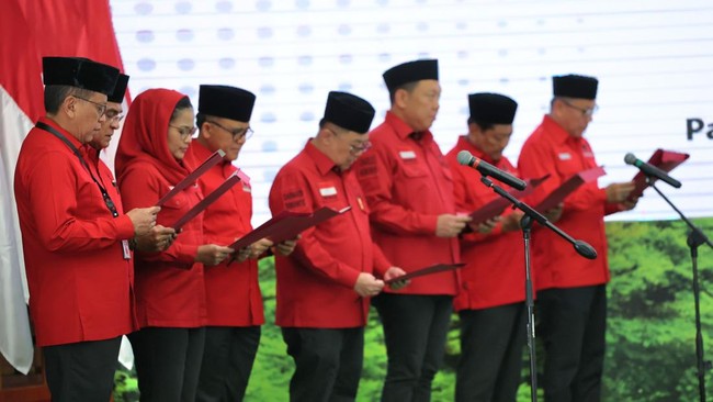 Megawati menunjuk Puti Guntur Soekarno hingga Abdullah Azwar Anas sebagai pengurus DPP PDIP.