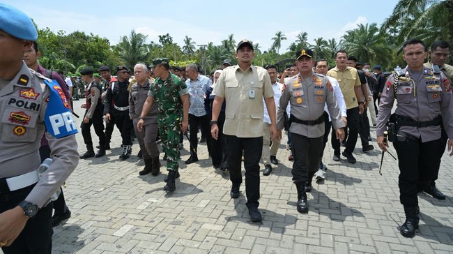 Gubernur Sumatera Utara Muhammad Bobby Afif Nasution memimpin langsung pembongkaran dua tempat hiburan malam (THM) yang diduga menjadi sarang peredaran narkoba.