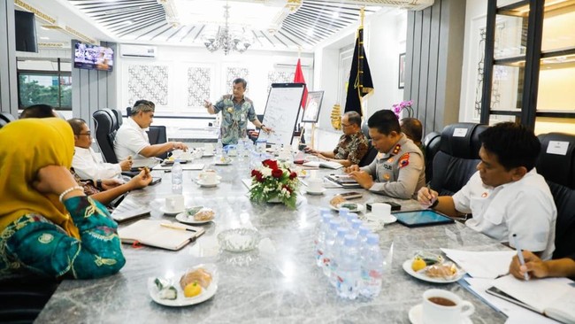 Gubernur Jateng, Ahmad Luthfi, pastikan situasi di Pati kondusif pasca tindakan massa, Pemprov Jateng terus pantau dan fasilitasi aspirasi masyarakat.