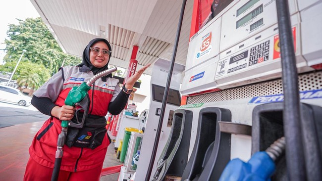 Pertamina Patra Niaga luncurkan promo Lebih Hemat Rp 300 per liter untuk Pertamina Dex, Berlaku 18-31 Agustus 2025, khusus bagi 5000 konsumen harian.