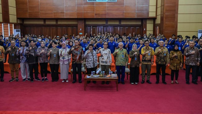 Kementerian Ketenagakerjaan luncurkan Layanan Kewirausahaan 2025 untuk bantu korban PHK Program ini dorong penciptaan lapangan kerja baru dan pemulihan ekonomi.