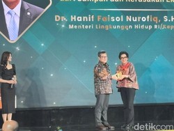 Menteri LH Terima Anugerah Ekonomi Hijau, Target 2029 Sampah Terkelola 100%