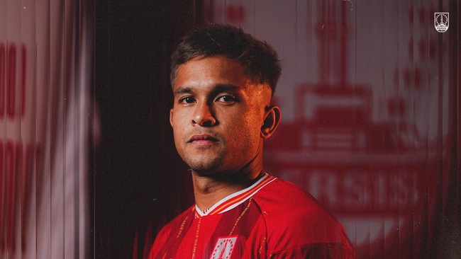 Persis Solo resmi merekrut eks gelandang timnas Singapura Zulfahmi Arifin yang sempat viral di turnamen antarkampung Cibinong Cup baru-baru ini.