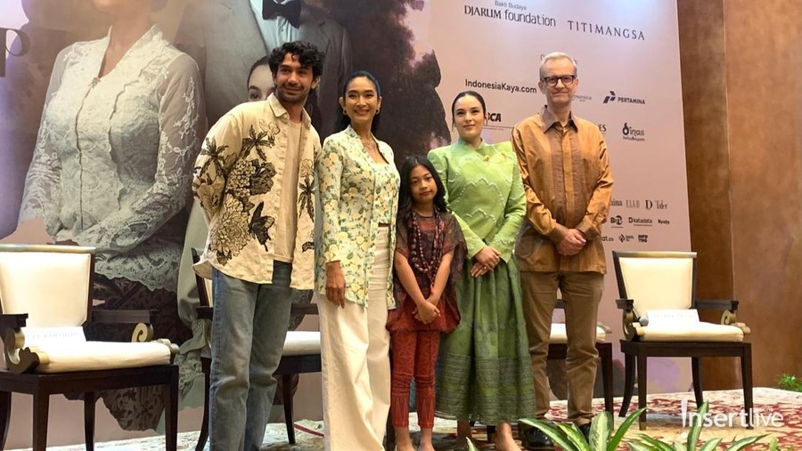 Konferensi pers Bunga Penutup Abad