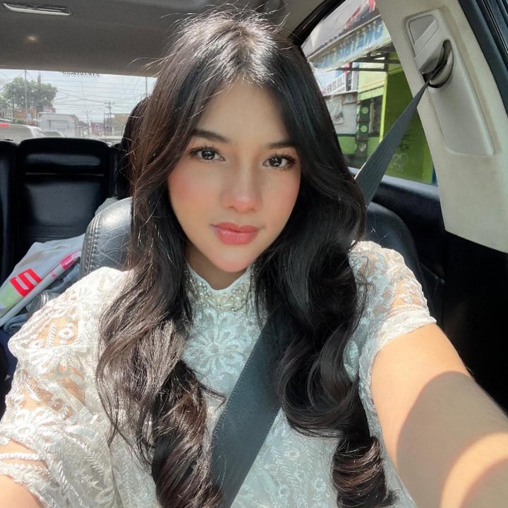 <p>Davina Karamoy adalah aktris yang namanya tengah naik daun di dunia hiburan Tanah Air. Siapa sangka? Ternyata perempuan 22 tahun ini juga berulang tahun tepat di Hari Kemerdekaan RI, yakni 17 Agustus 2002.&nbsp;(Foto: Instagram@davinaakaramoy)</p>