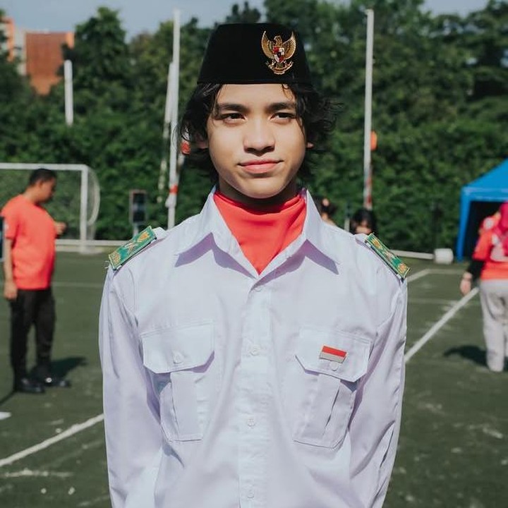 <p>Noah Aidan Sinclair, anak sulung dari pernikahan Bunga Citra Lestari dengan mendiang Ashraf Sinclair, berhasil menjadi anggota Paskibra di sekolahnya. "Hari ini&hellip; melihat Noah berdiri tegak memimpin upacara kemerdekaan di sekolahnya.. Haru &amp; bangga&hellip; momen yang akan aku simpan selamanya," tulis BCL, Jumat (15/08/2025). (Foto: Instagram @itsmebcl)</p>