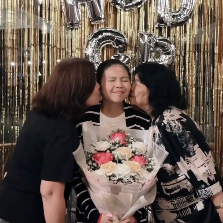 <p>Greysia pun juga mengenang kembali ultahnya di Tomohon setelah puluhan tahun. "Umur 7 tahun saya ulang tahunnya di sini, kali ini ulang tahun ke 38 saya balik lagi kampung setelah 30 tahun," ungkapnya. (Foto: Instagram @greyspolii)</p>