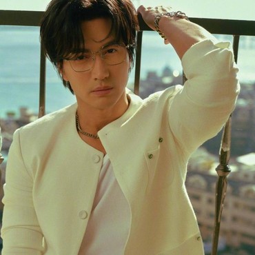 Ziarah Makam Barbie Hsu, Jerry Yan Nangis di Depan Nisan