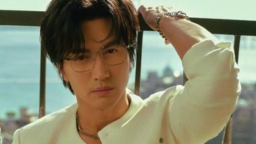 Ziarah Makam Barbie Hsu, Jerry Yan Nangis di Depan Nisan