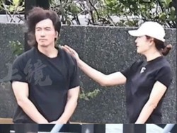 Jerry Yan Kunjungi Makam Barbie Hsu, Terlihat Sedih dan Menangis
