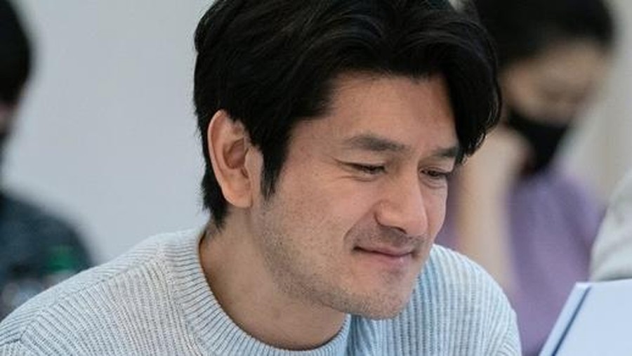Aktor Lee Ji Hoon saat pembacaan naskah film The Outlaws.